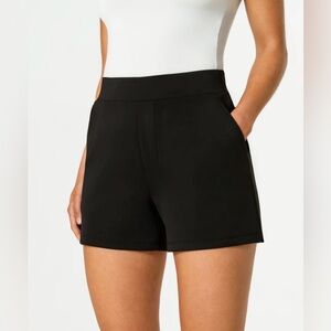 NWT Ninepine Women’s Black Cool Feeling Stretch Fabric Summer Shorts Medium